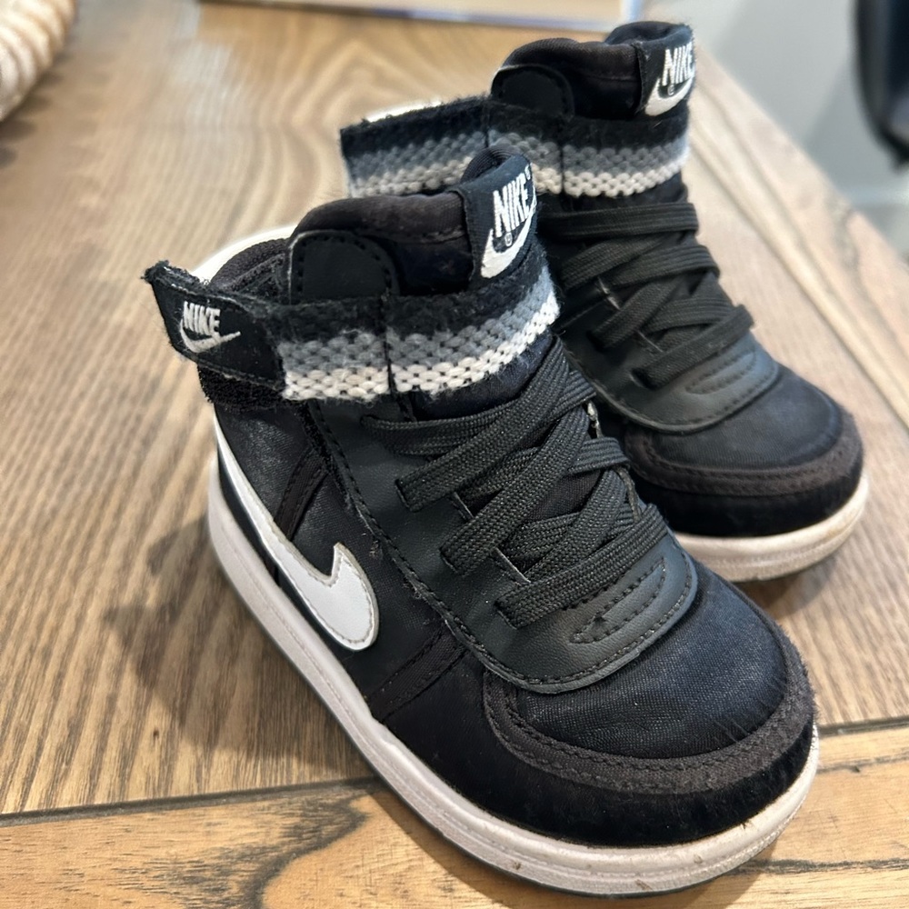 Toddler Nikes size 5